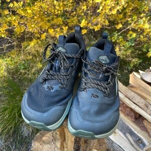 Women’s Altras - Lone Peak 8 - Size 11